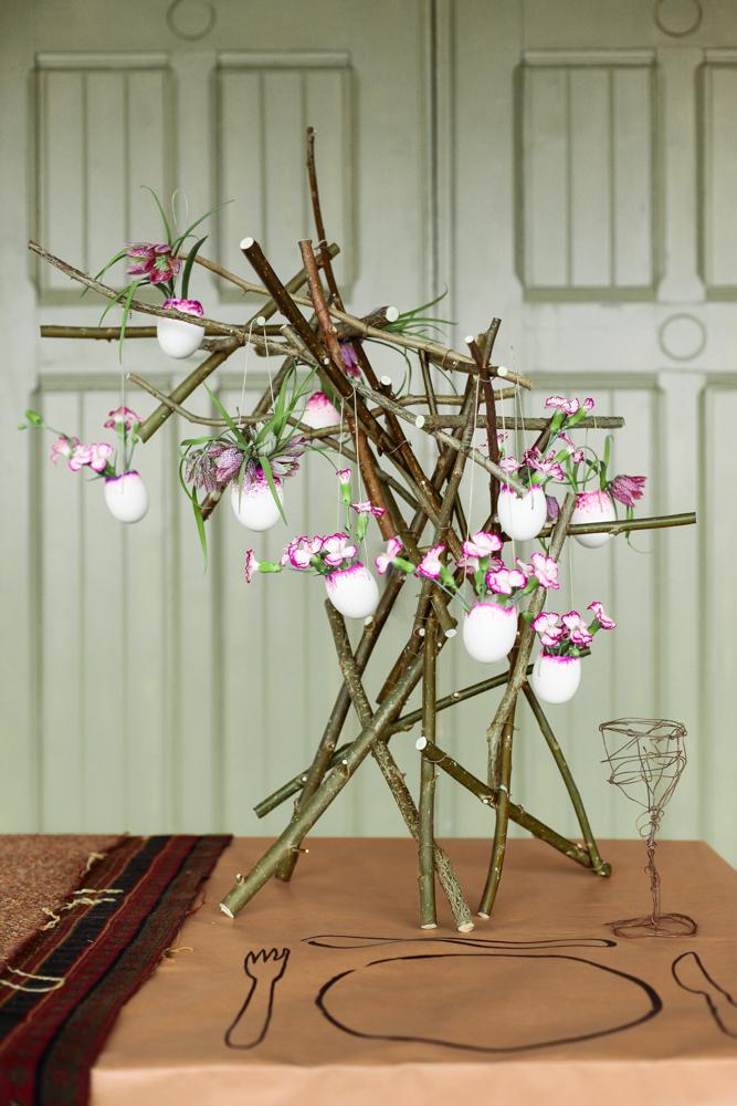 Sculpture d’oeufs fleuris Décoration fritillaires et oeillets Pâques