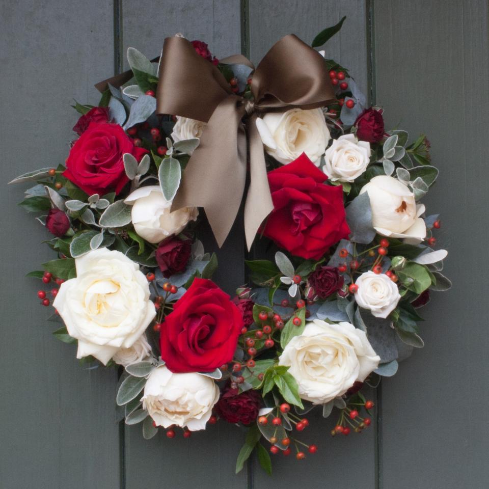 Lajoiedesfleurs.fr Un Noël Couronne de Fleurs Lajoiedesfleurs.fr noel décoration fleurs couronne porte