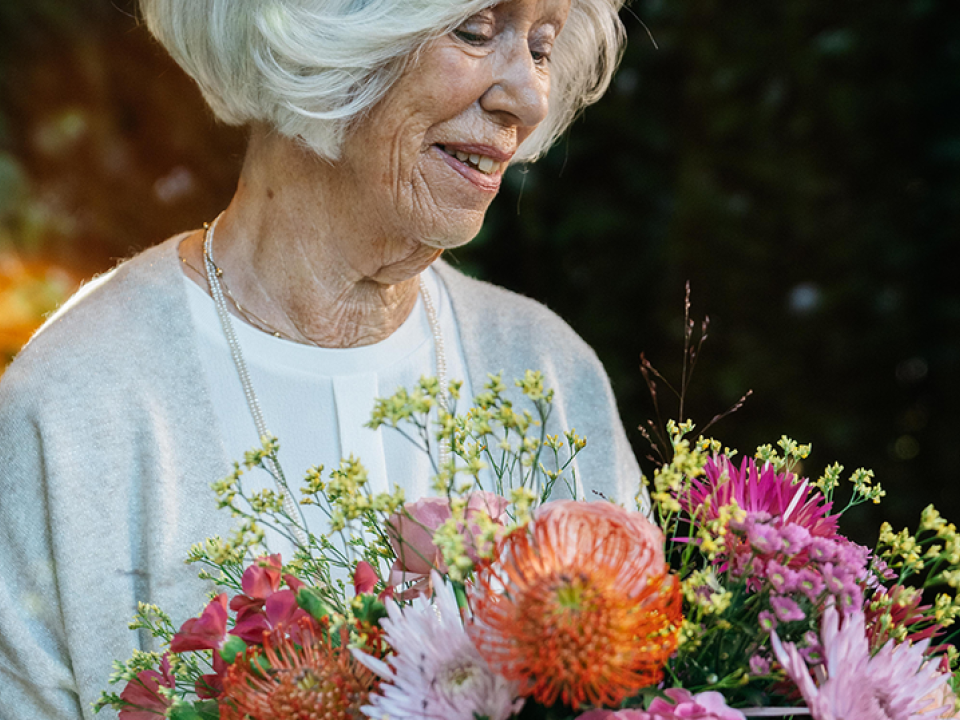 Les fleurs boostent le moral des personnes âgées _Lajoiedesfleurs.fr