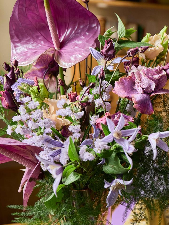 paars boeket anthurium clematis