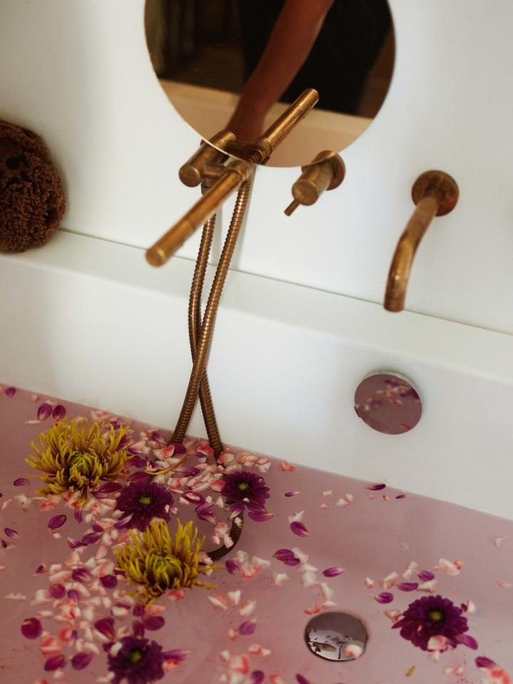 Agrémentez de fleurs les chambres et salle de bains de la maison _Lajoiedesfleurs