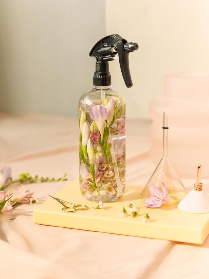 DIY : un parfum d'ambiance aux fleurs de printemps Lajoiedesfleurs.fr