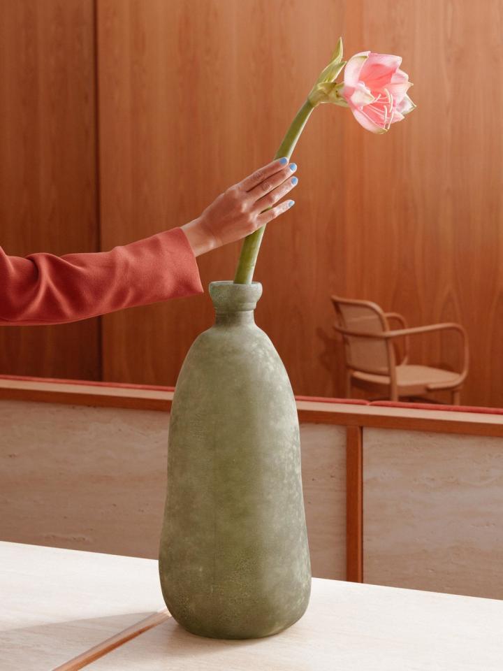 DIY : transformez un vieux récipient en vase | Lajoiedesfleurs.fr