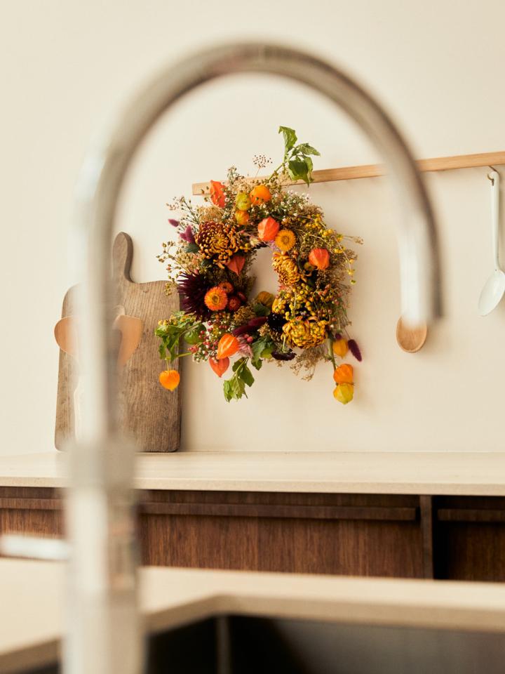 Une couronne d’automne de fleurs fraîches et séchées | Lajoiedesfleurs.fr