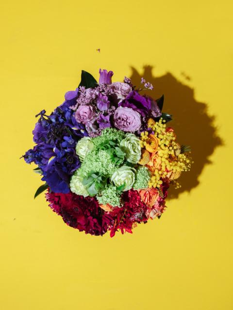 Un bouquet colorée pour la Journée mondiale du bonheur _Lajoiedesfleurs.fr